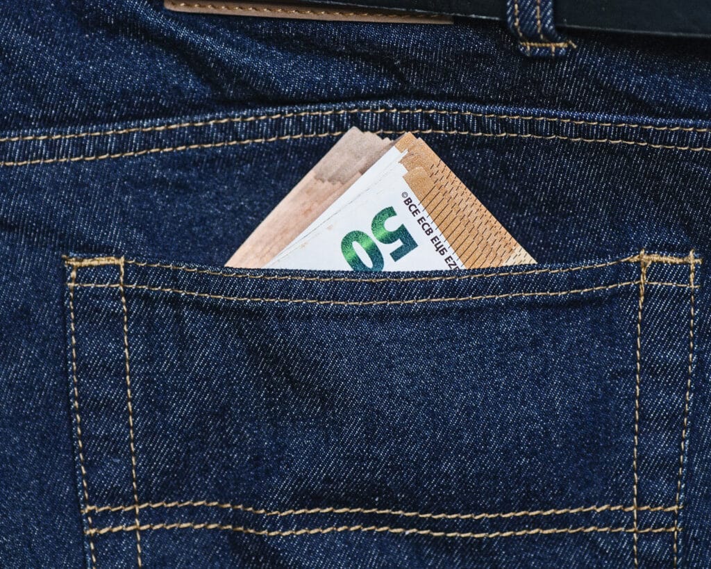 Hosentasche mit Geld